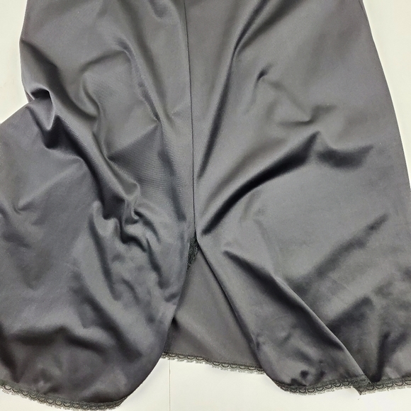 Vintage EUC Made in USA black slip size 34/22" - Picture 9 of 9